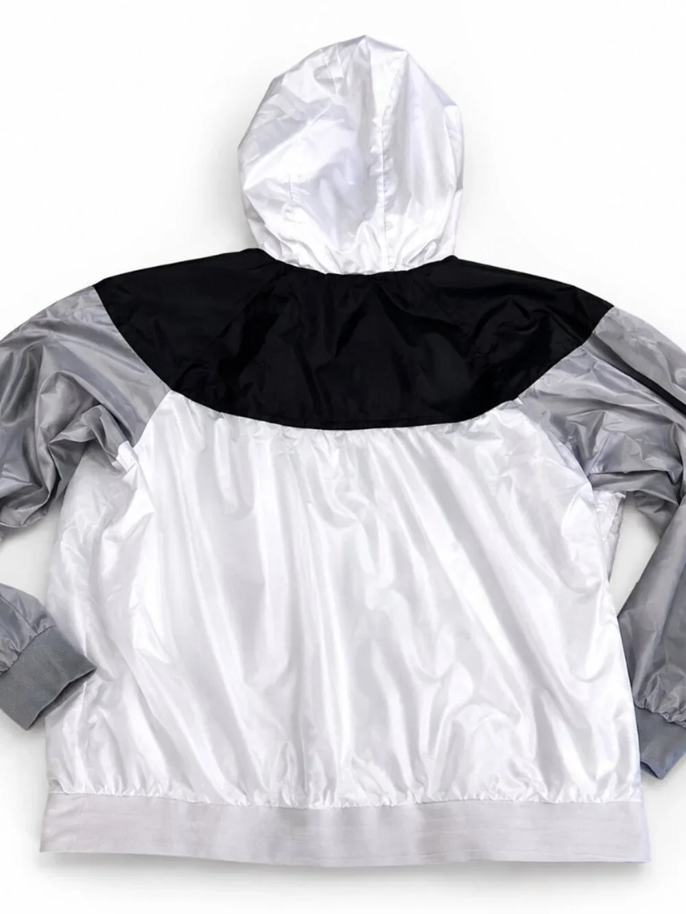 Nike Windrunner Hooded Jacket – Youth XL (18–20) – Black/Gray/White
